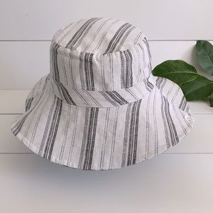 🌿NWT Treasure & Bond Reversible Bucket Hat OS
